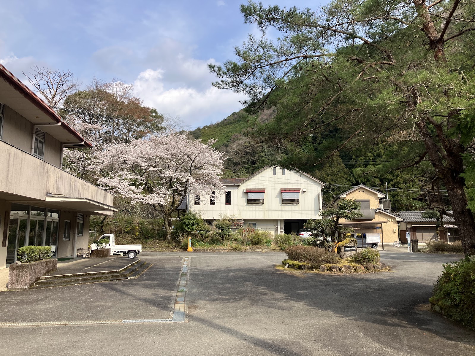 そうがわキャンプビレッジ（旧寒川中学校）