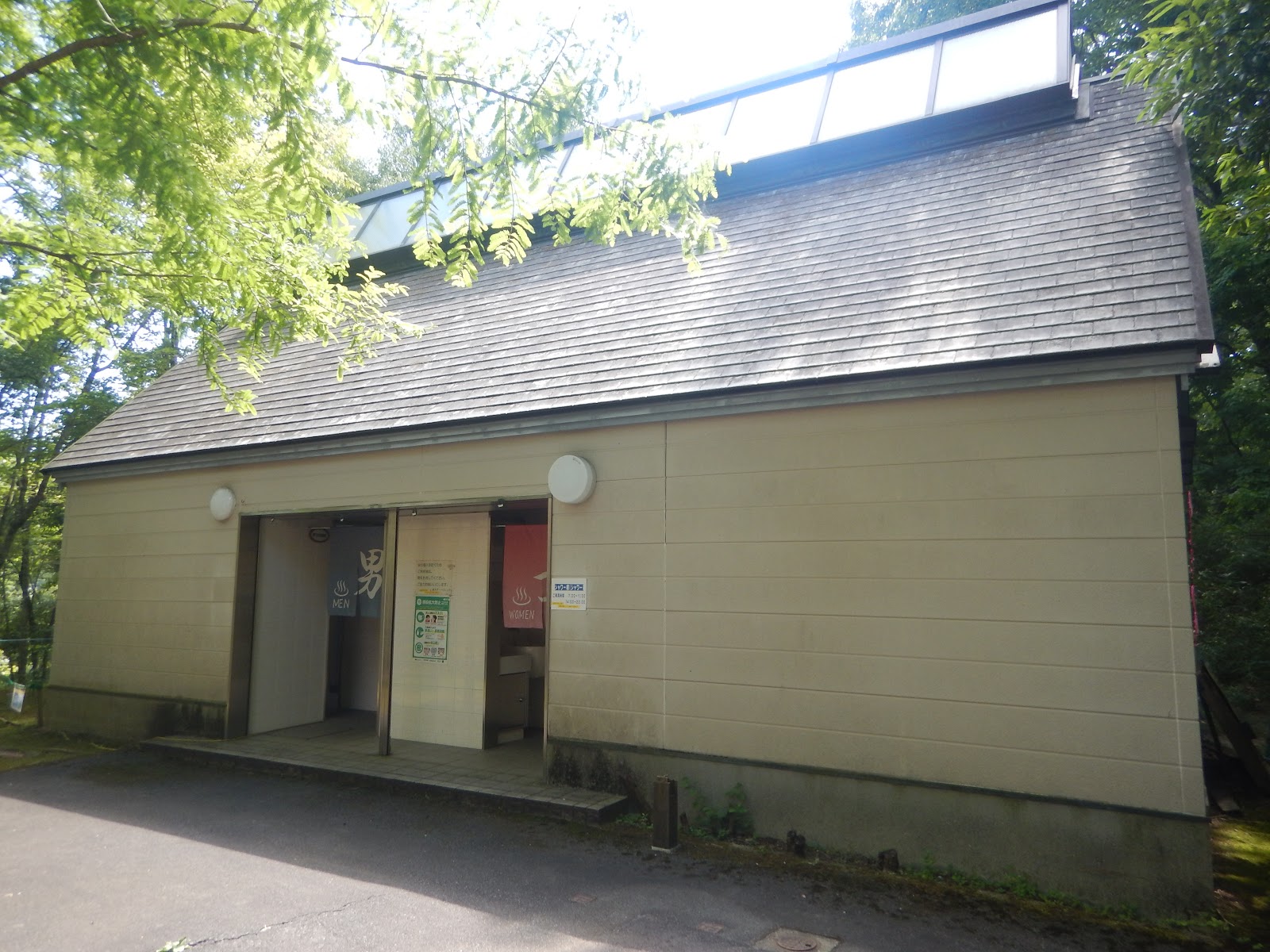 シャワー棟・トイレ