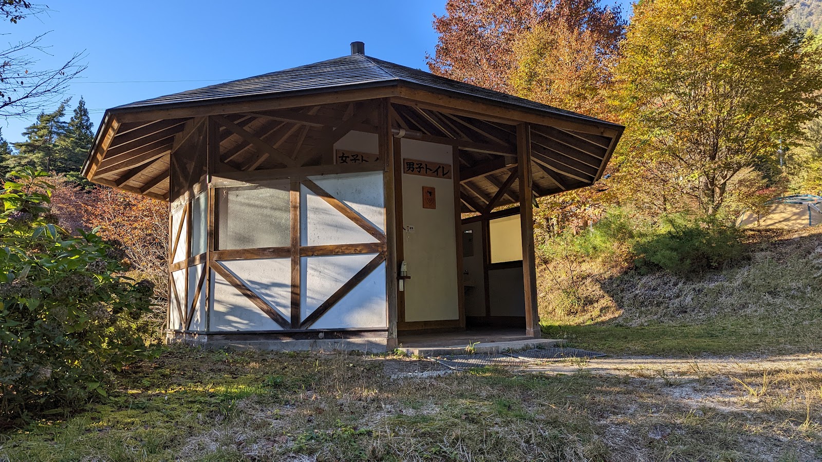 Khu cắm trại xe hơi Ta Ritsu No Taki