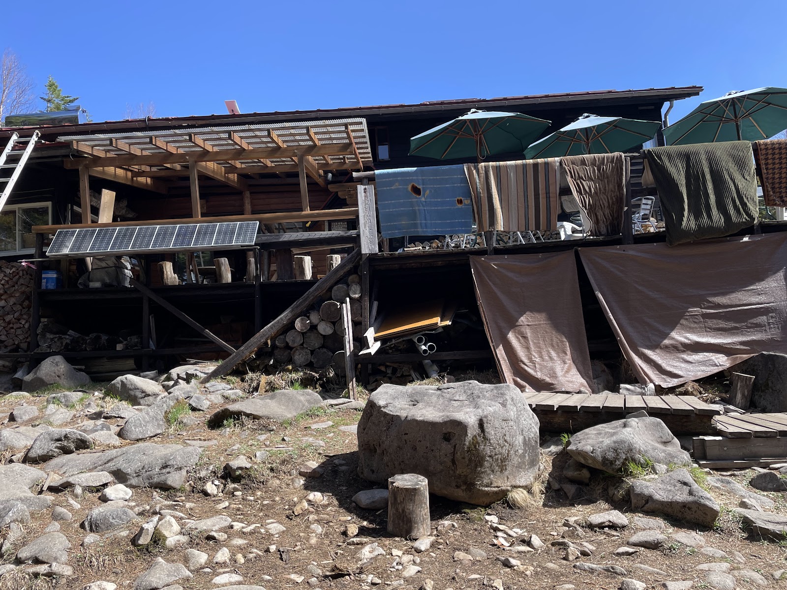 高見石小屋 テント場