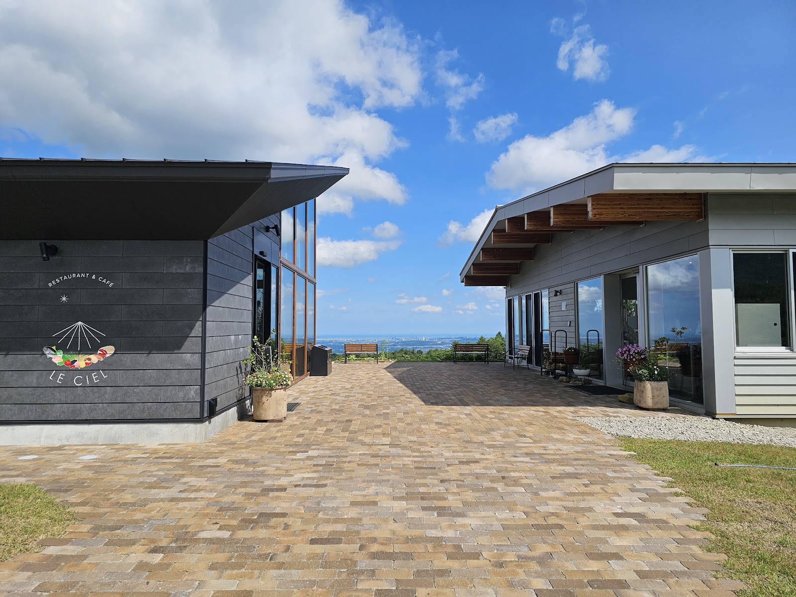 IZUMI PEAK BASE Izumi Piiku Base