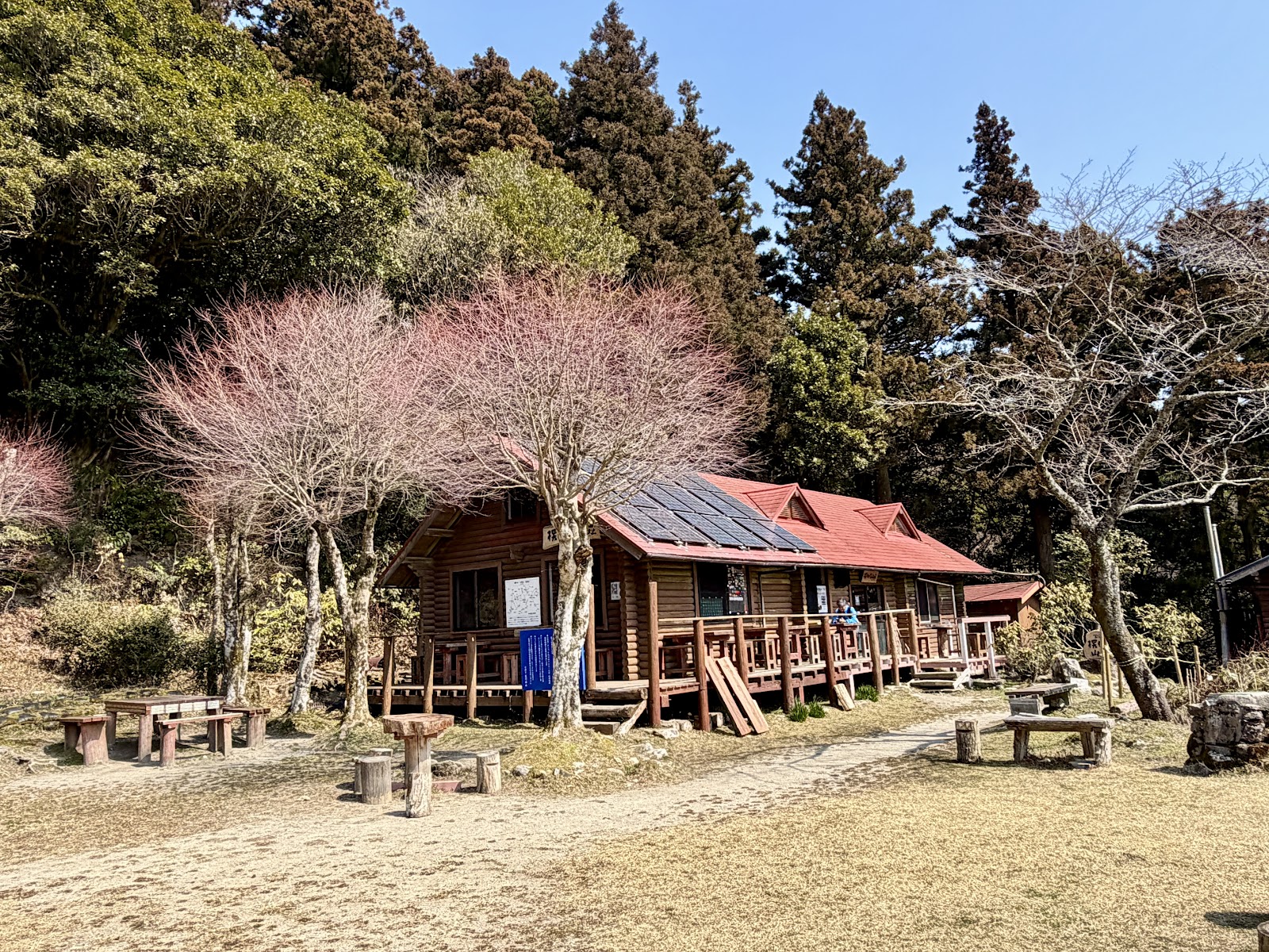 Ryouga In Sansou Kyuu Houman Yama Camping Center