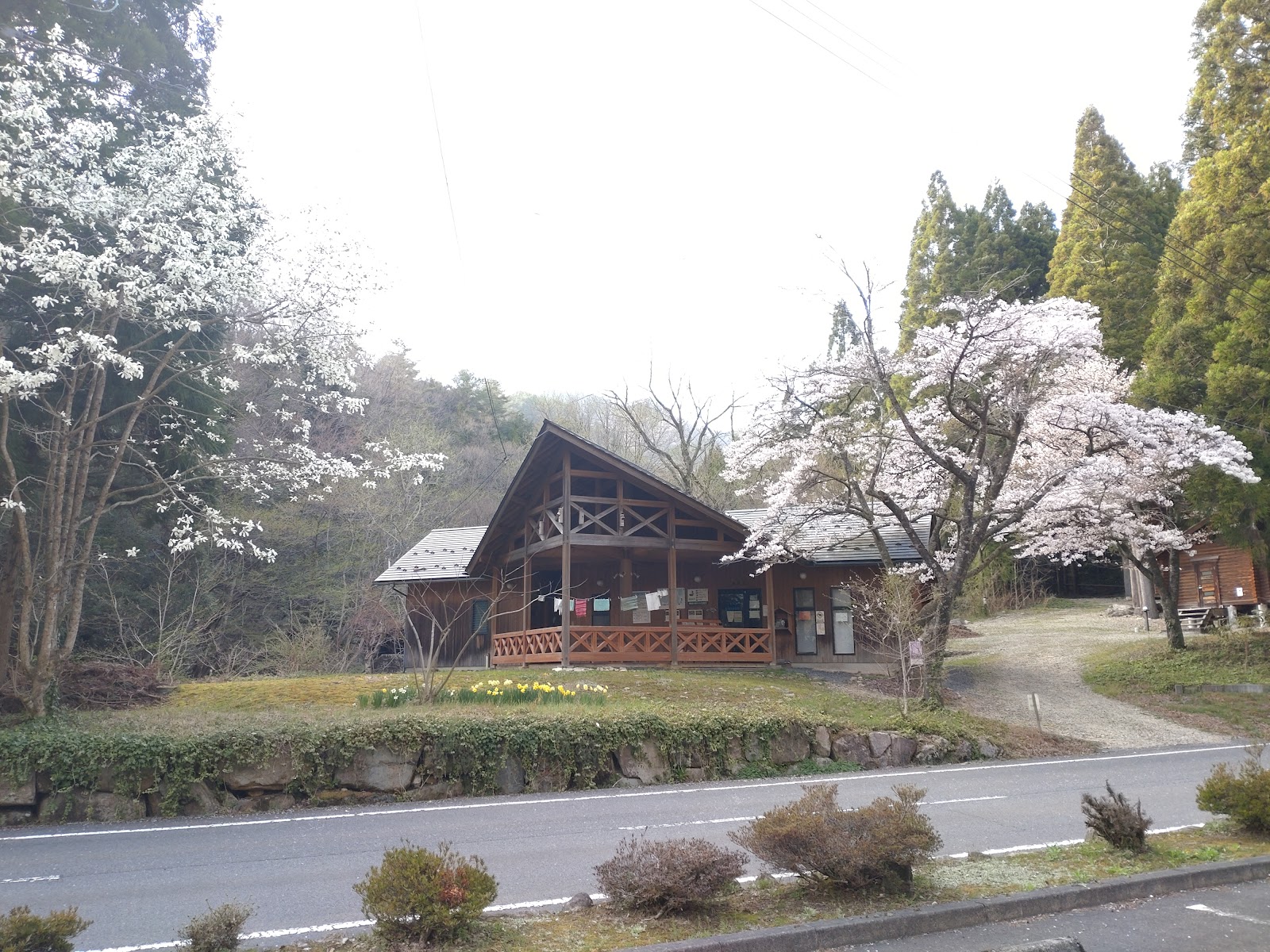 安蔵寺山麓ゴギの郷 ログハウス村