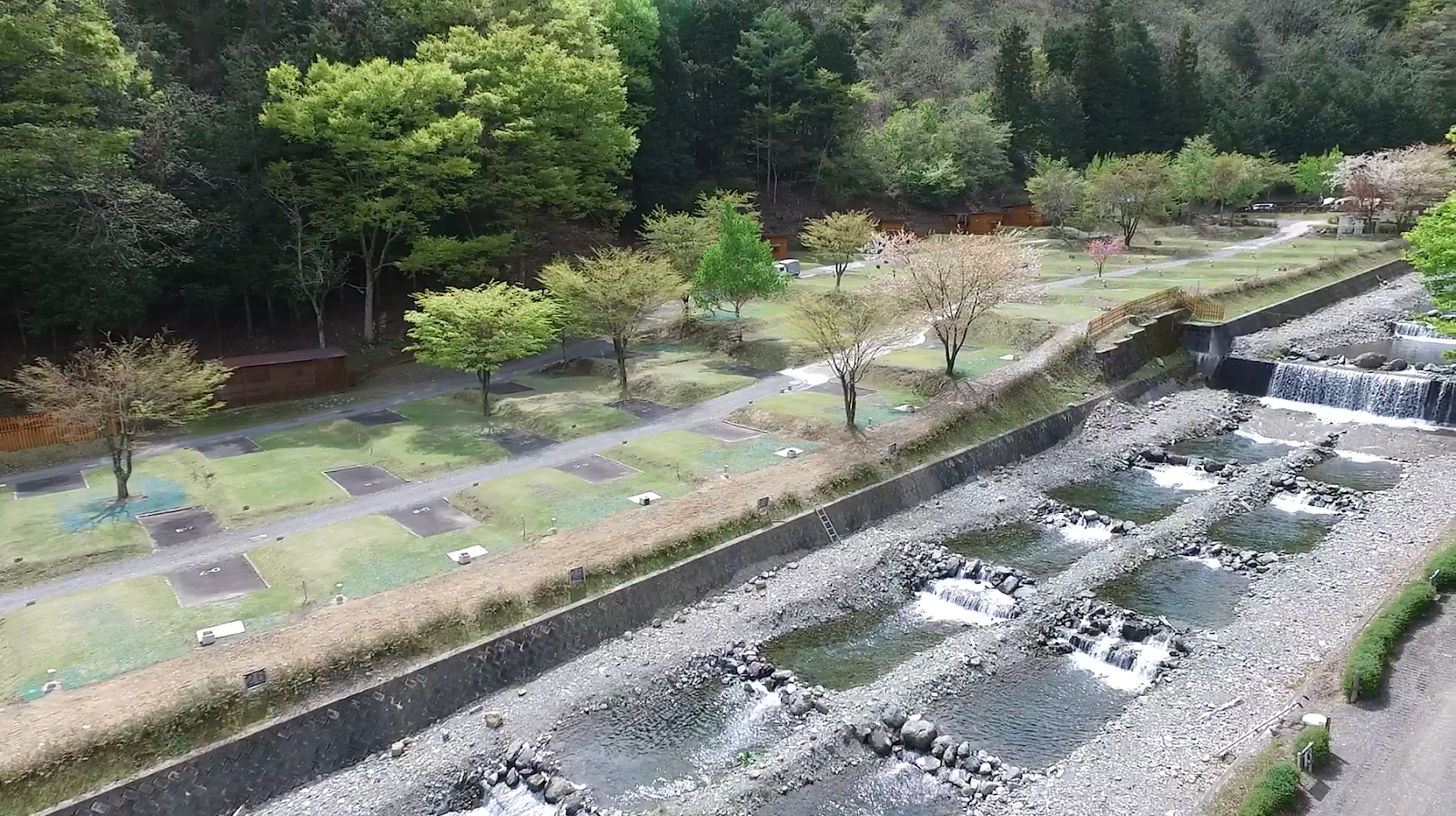 Khu cắm trại xe hơi Uesuto Sông