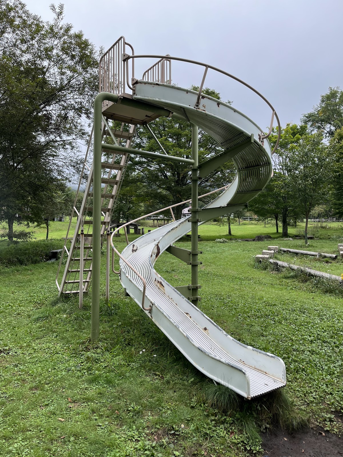 ぐるぐる滑り台