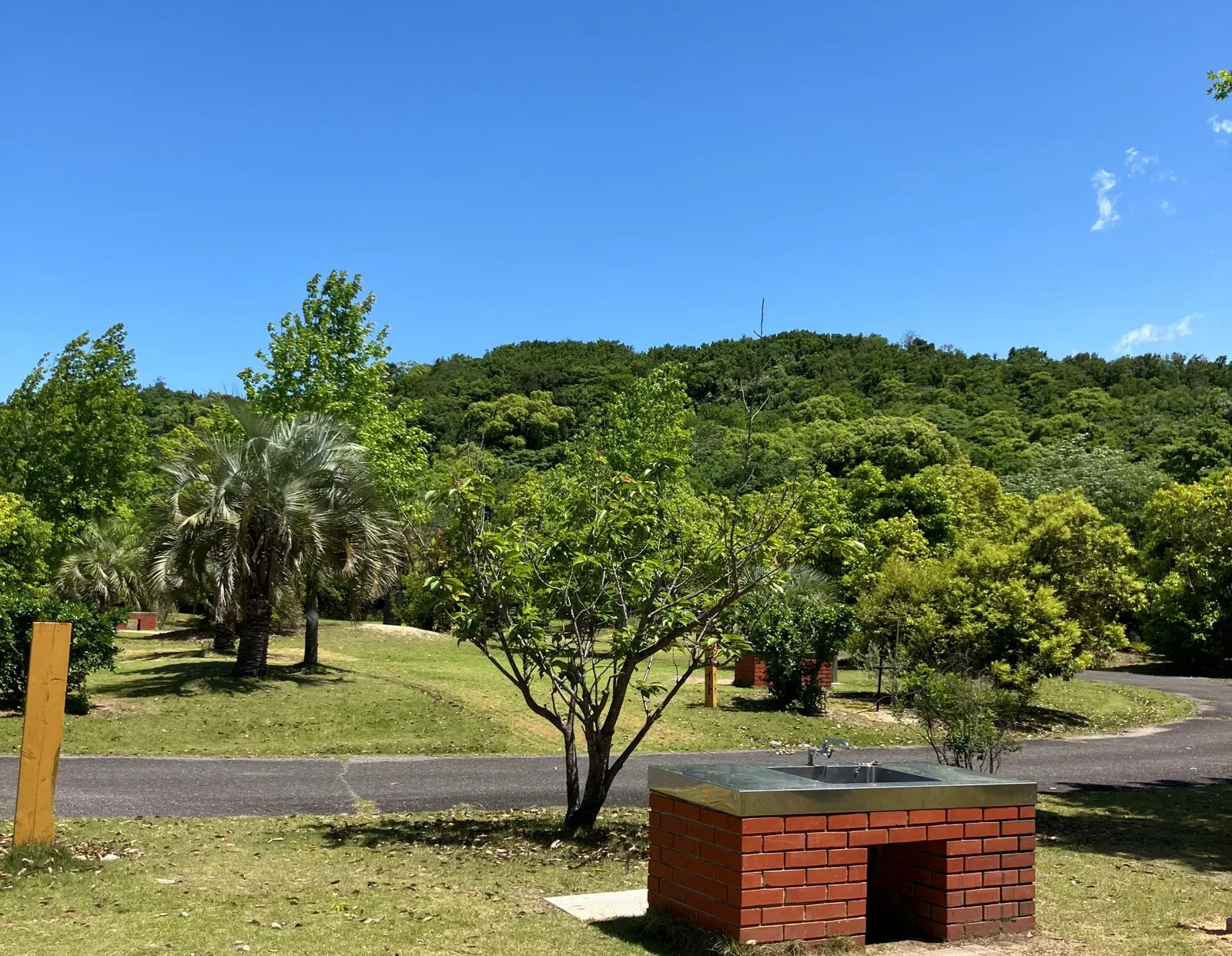 Higashi Kagawa Shi Ooike Auto Campground / Taki Hi Kafe