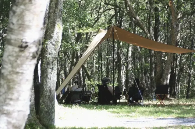 Himeki Taira Howaitobaachi Camping Fiirudo