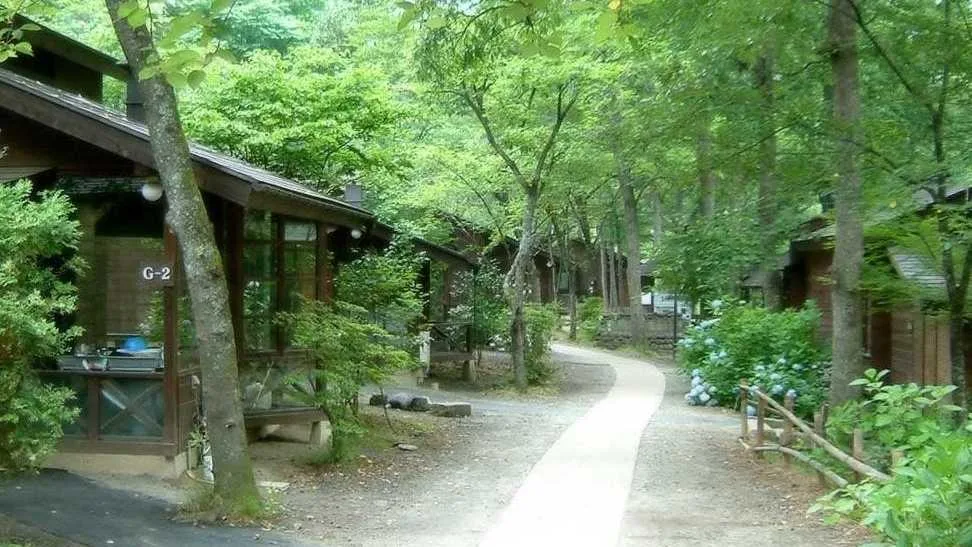 Mootaa Lodge Akyuu
