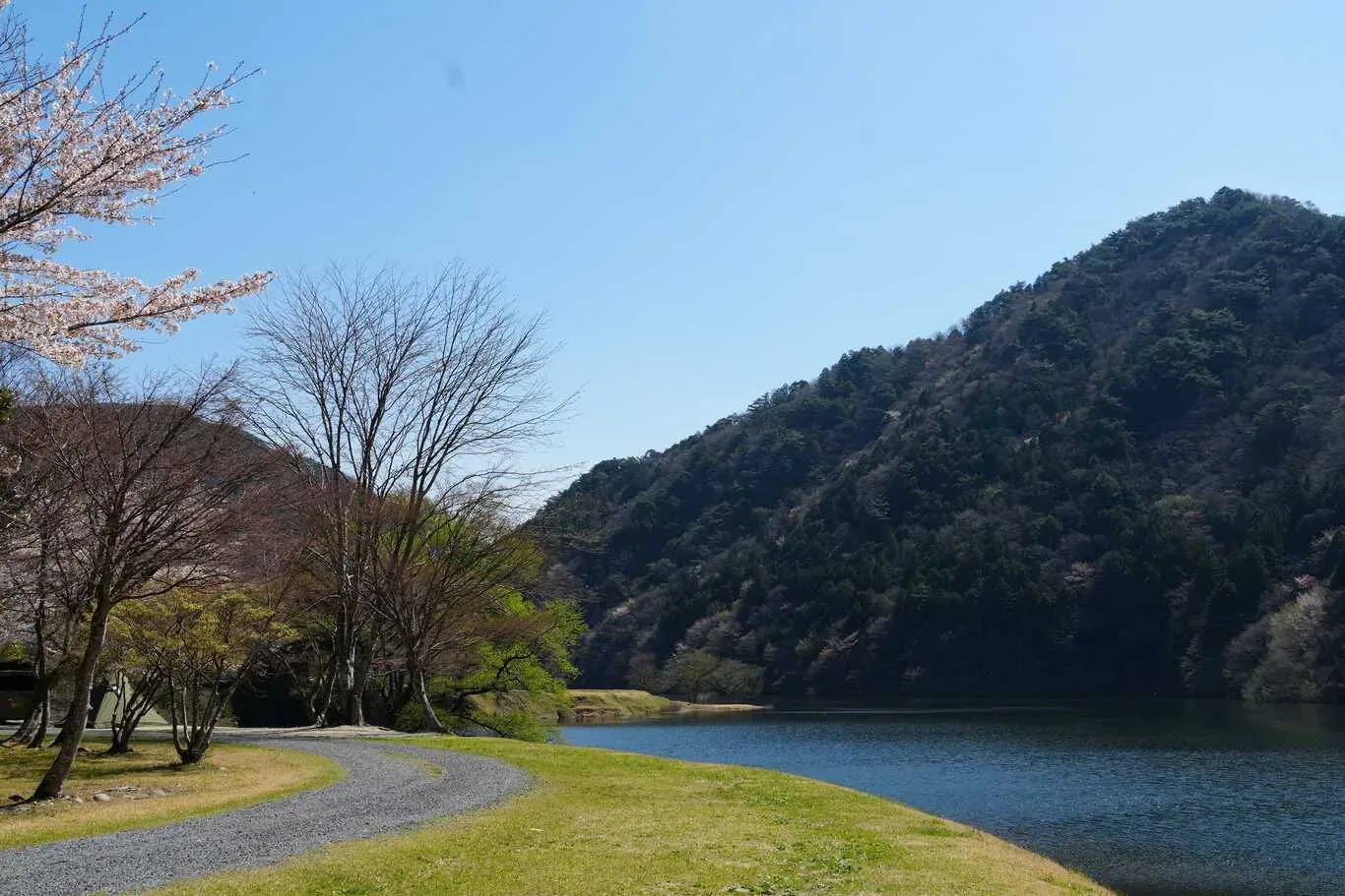 LAKE SIDE BASE(塩谷町東古屋キャンプ場)